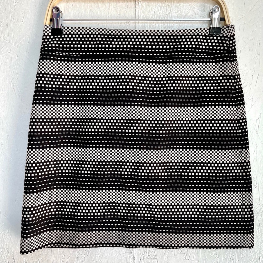 Ann Taylor Loft Skirt | Women’s Size 2 | Black and White | shift fit, back zip